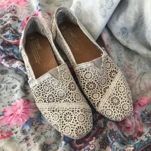Toms Classic Crochet Lace Slip On Gray 8 W